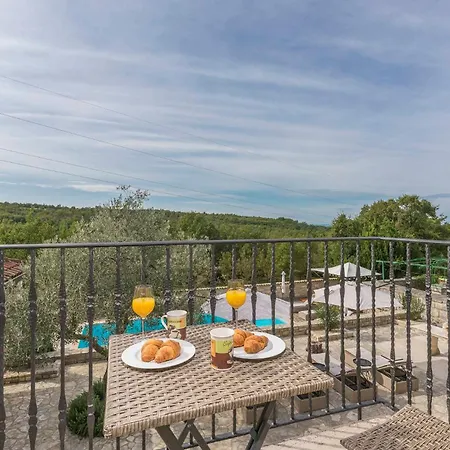 Kluni By Rent Istria * Momjan